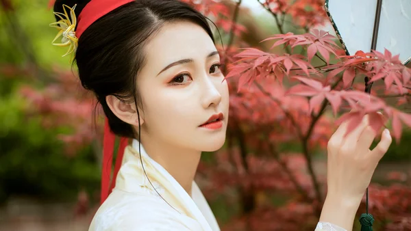 如你低眉，空落笔明灯｜汉服摄影