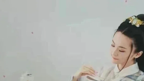 几重花影叠心事，一寸秋心入旧弦｜文学诗词