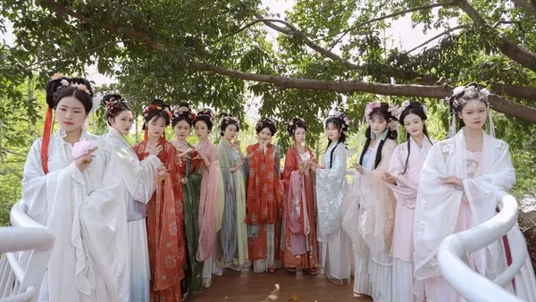 真·免费汉服旅行| 5.1-5.5成都站【带着汉服去旅行】第二期，邀请体验官啦！5天费用全免+报销机票