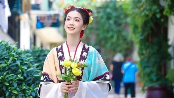 最全回顾！中国华服日登上新闻联播，海阔如镜，霓裳如云，我们继续扬帆！