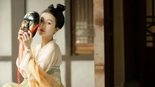 汉服摄影 | 永远喜欢长安月下一壶清酒，一树桃花