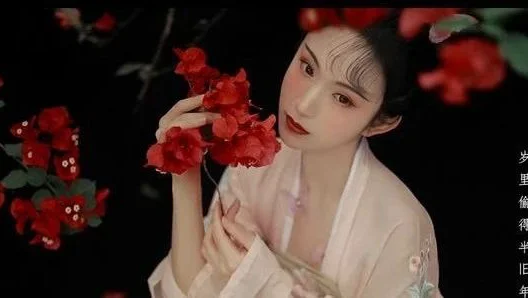 汉服私影 | 闲时观花