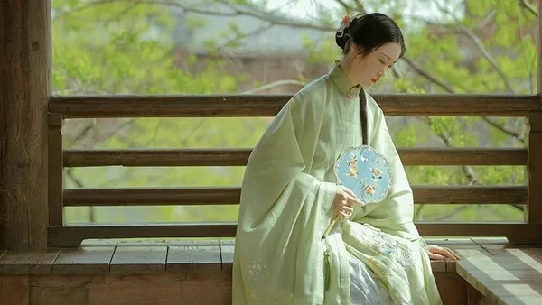 青梅绿|此去柳花如梦里，向来烟月是愁端