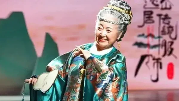岁月从不败美人！“汉服奶奶”火出圈