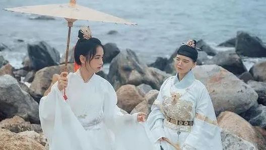 汉服摄影||风卷清云尽，空天万里霜