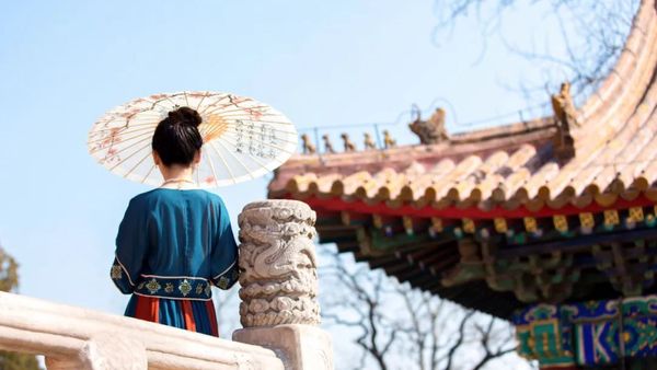 从小众到国潮，为什么汉服产业能成百亿市场？