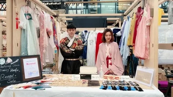 3名95后留学生英国伦敦摆摊卖汉服走红：“希望更多人了解中国文化”