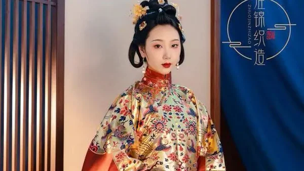 本土汉服设计师邓力：在成都，同袍都敢去做“掌柜梦”！