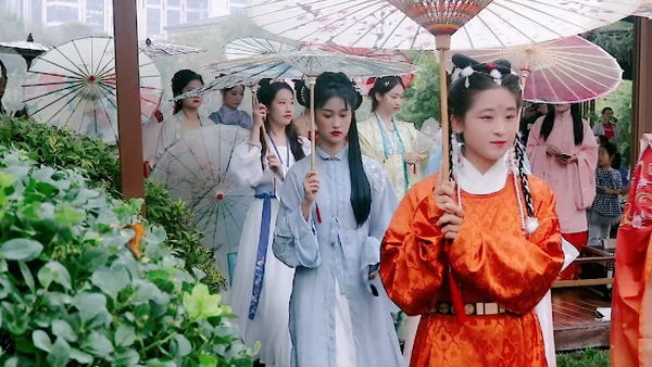 北京汉服节游志：穿上汉服，便只顾风雨兼程