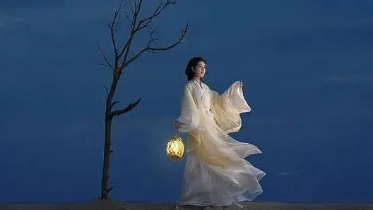 汉服摄影｜只身千里客，孤枕一灯秋