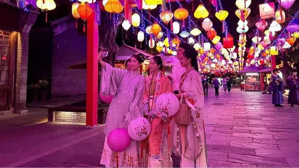 一起穿汉服逛华南最大的虎年迎春灯会吧！