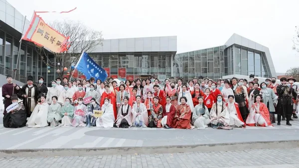 让我们一起向未来—襄阳华楚汉服社2022年新年贺词