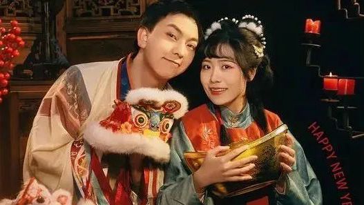 穿汉服迎虎年||年初九，幸福久久永开怀