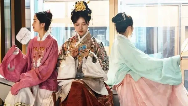 美国《VOGUE》杂志一条汉服科普帖，韩国网民又搞事了！《关于部分韩国网民文化自卑这件事》​​
