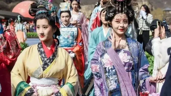 云台山汉服花朝节人气爆棚！