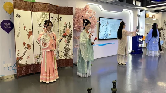 汉服换装、沉浸式体验 杭州这场宋韵游园会深受“女神们”欢迎