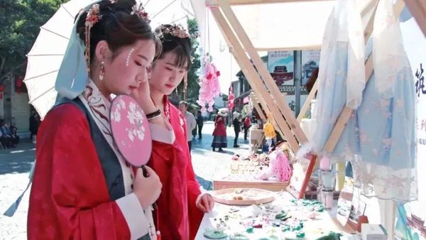 汉服盛典 | 海内外同袍穿汉服迎国庆