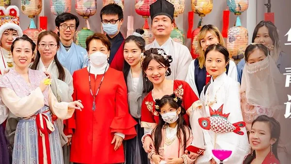 他们着一袭汉服，惊艳了纽约客