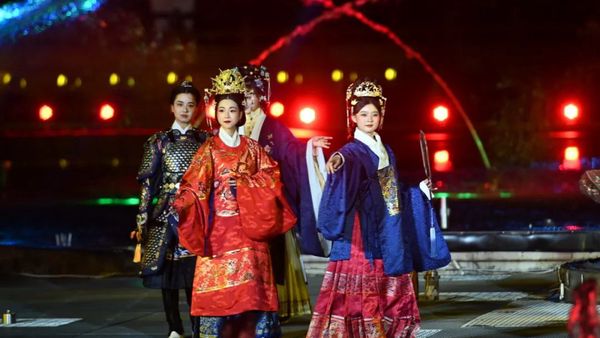 从1.9亿元到101.6亿元！汉服何以成消费新蓝海？