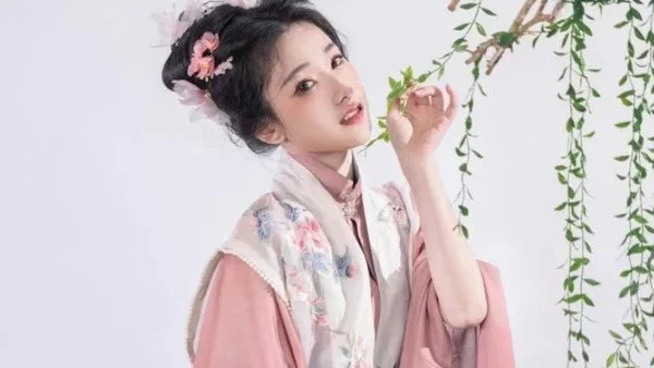 华侨华人海外传播汉文化：穿汉服扮靓纽约街头