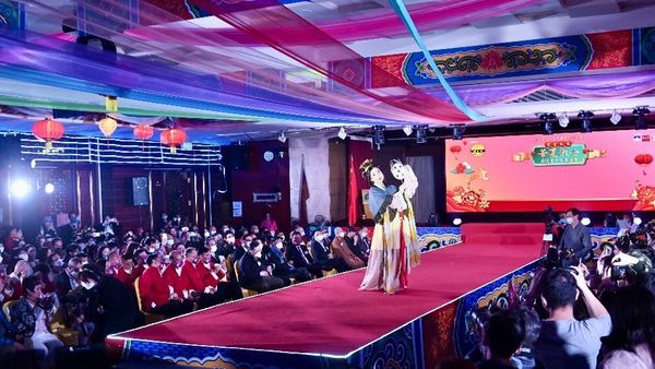 （圖集）香港元宵夜 | 首辦雲賞衣裳漢服大賽！特別規定：不接受這兩國元素……