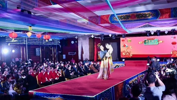 （圖集）香港元宵夜 | 首辦雲賞衣裳漢服大賽！特別規定：不接受這兩國元素……