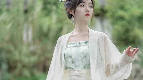 当选为团十九大代表的汉服老板“小万姑娘”：让传统文化“扬帆出海”