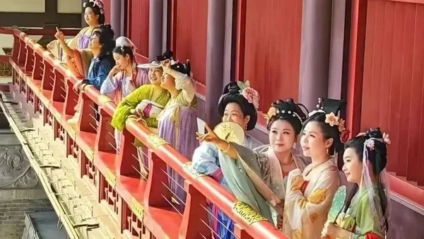 本周穿汉服免费入园：端午节后多地景点继续开展穿汉服免费入园活动