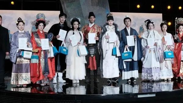 百人巡游 国风盛会！“1122汉服节全球联动西安站”活动举行