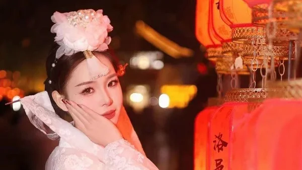 汉服的魅力：从流行文化到日常生活
