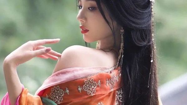 国风美女 | 允许一切如其所是