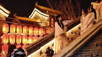 穿着汉服去旅行