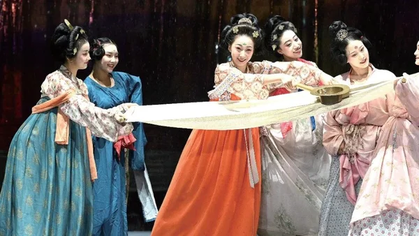 马面裙、齐胸襦裙、百迭裙……汉服为啥越来越火？答案出乎意料