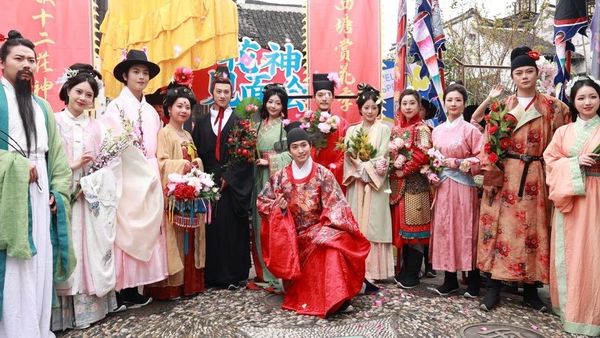 春风有信，花神舞西塘！
