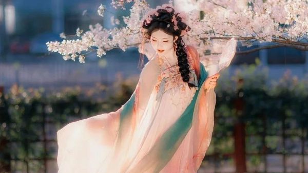 春日绮梦 | 揭秘汉服的春季着装