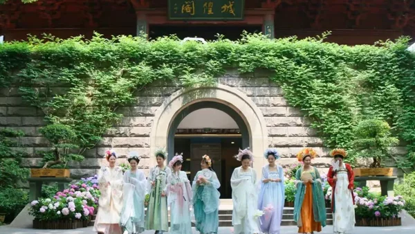 【城隍阁汉服月 | 活动预告】春日上吴山，穿汉服免费！学朝代衣冠，赴山花烂漫的踏青之约