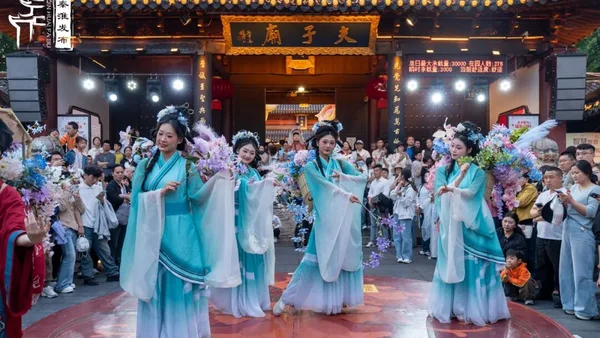 假日秦淮游｜一袭汉服美，吸睛又吸金