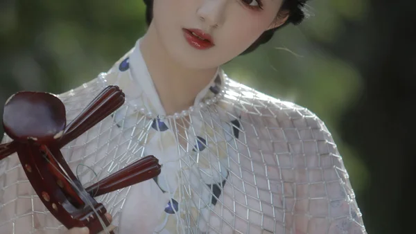 【汉服写真】古门琵琶入画记：侧逆光落在琴弦上的故事感
