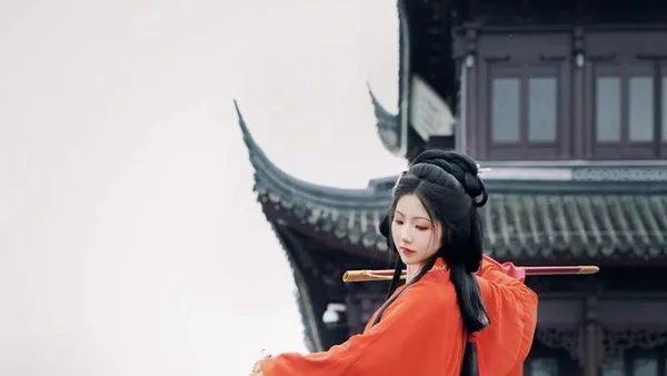 苏州古城墙汉服拍摄攻略：上午与傍晚光线对比，4个时段技巧拍出古风氛围感