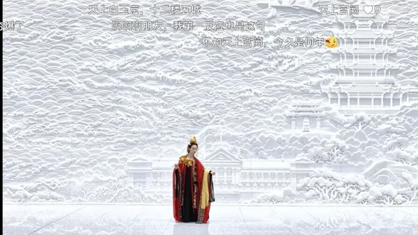 "天上宫阙"在武汉！一女子身着汉服打卡白玉浮雕墙获赞