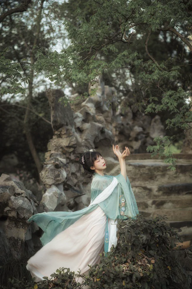 曲径寻幽
