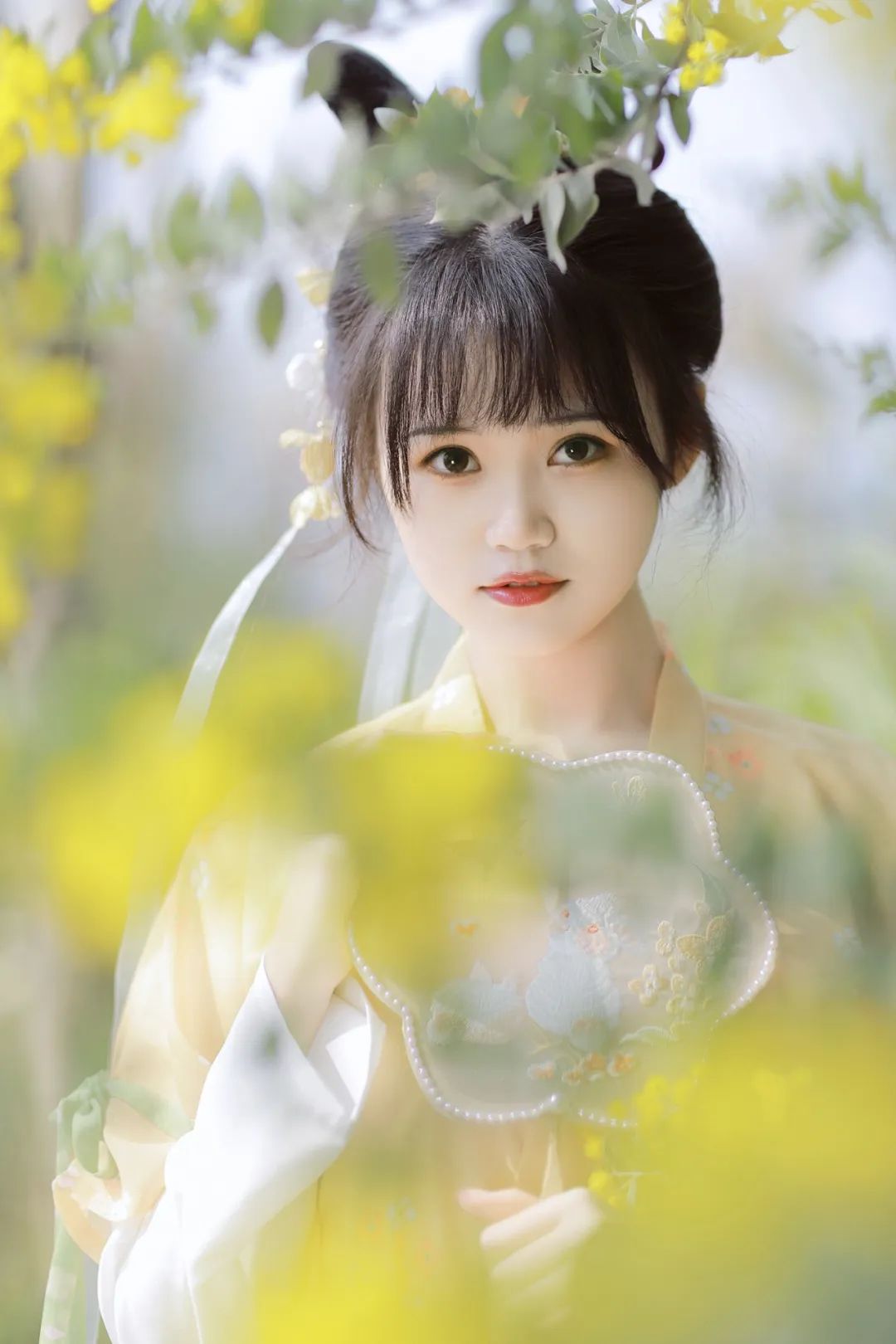 春日合欢花汉服少女写真