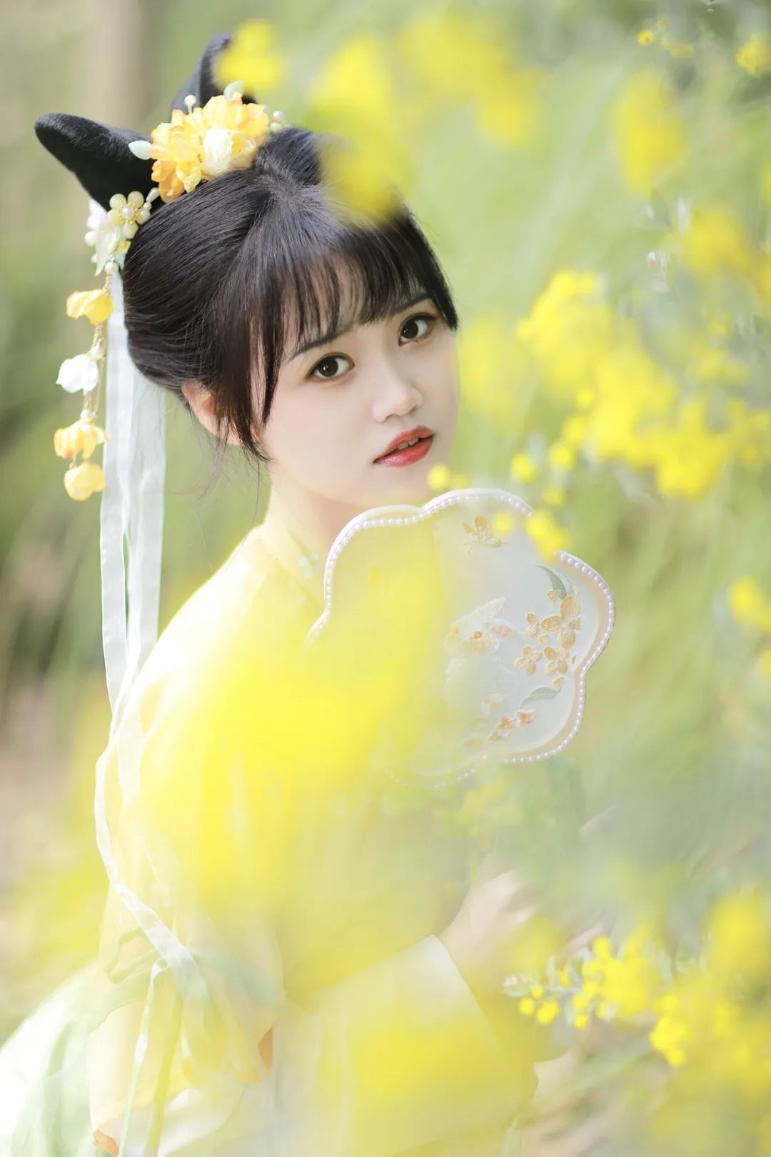 春日合欢花汉服少女写真