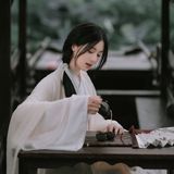 舟中拈花女子