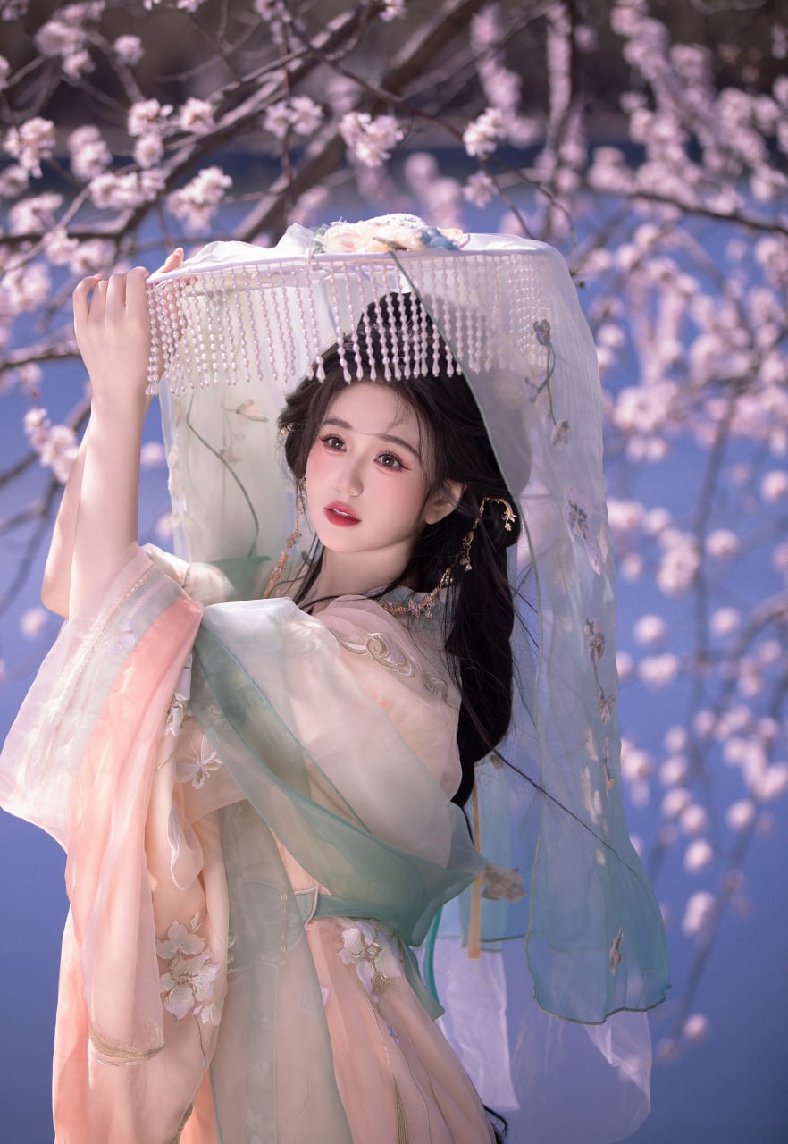 青鸾顾影