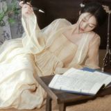 侧卧执笔女子与古籍竹影