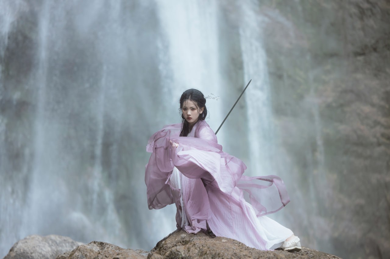 蓝纱飘逸，樱花烂漫