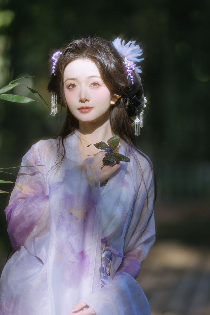 看花人本是看画人，满园春晓半生沉