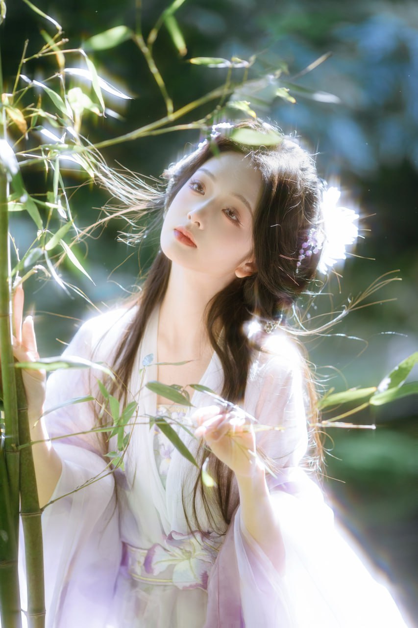 笑容甜美如暖阳，质朴动人入画裁