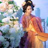 雾起清池｜唐裙繁花汉服写真
